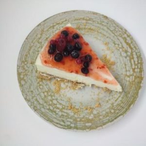 tarta de queso con frutos rojos