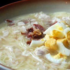 sopa de picadillo con huevo y jamón