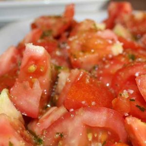 tomate con ajos